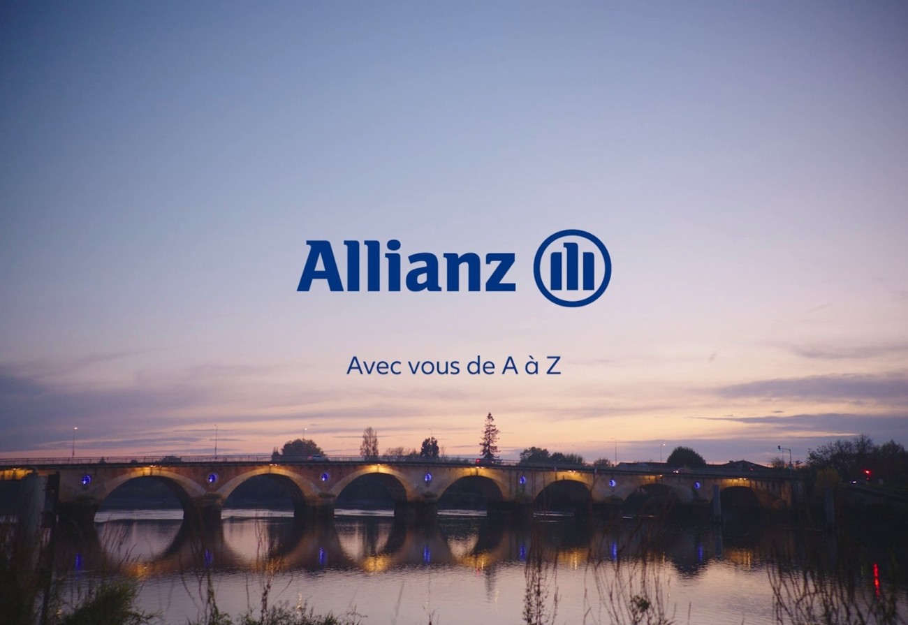 Habitants de Rennes préparant leur assurance Allianz en ligne